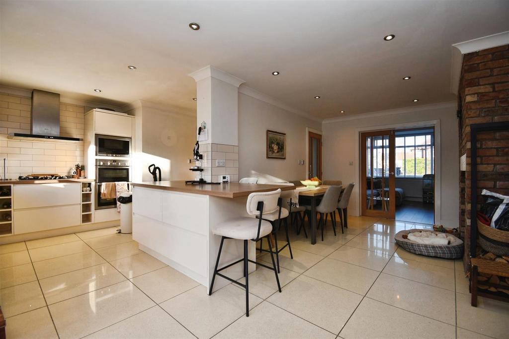 Open plan kitchen / dining room