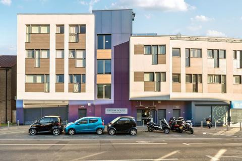 1 bedroom flat for sale, Garratt Lane, London, SW17