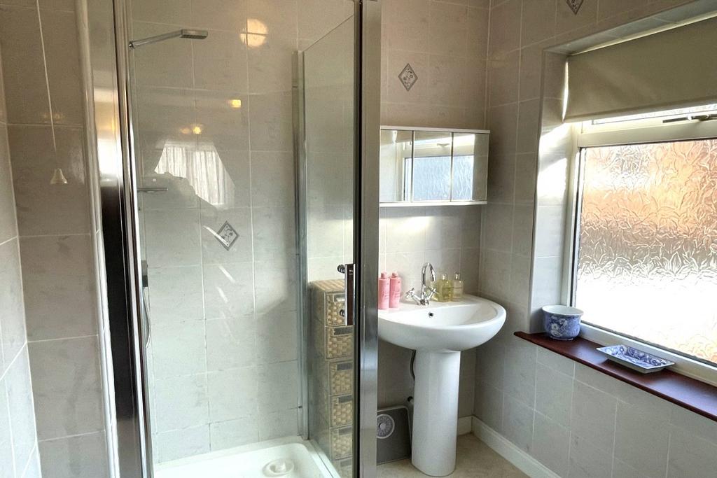 Family Shower Room W