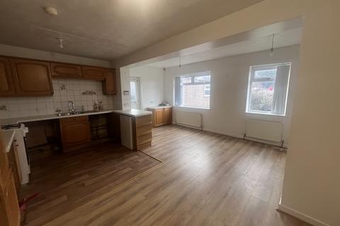 3 bedroom semi-detached house to rent, Wilkinson Terrace, Bradford BD7