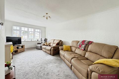 2 bedroom detached bungalow for sale, 5 Cedar Ave, Rhyl, Denbighshire LL18 4JS