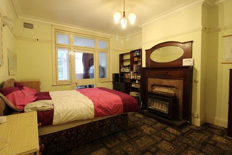 4 bedroom semi-detached house for sale, Roundhill Road, Leicester, LE5