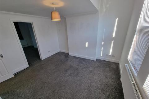 2 bedroom flat to rent, Kingsmead Road, SW2