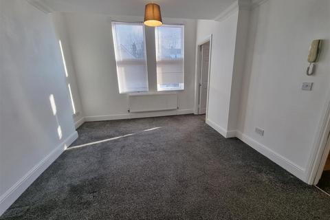 2 bedroom flat to rent, Kingsmead Road, SW2