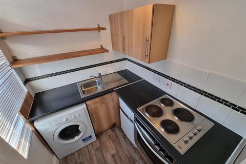 2 bedroom flat to rent, Kingsmead Road, SW2