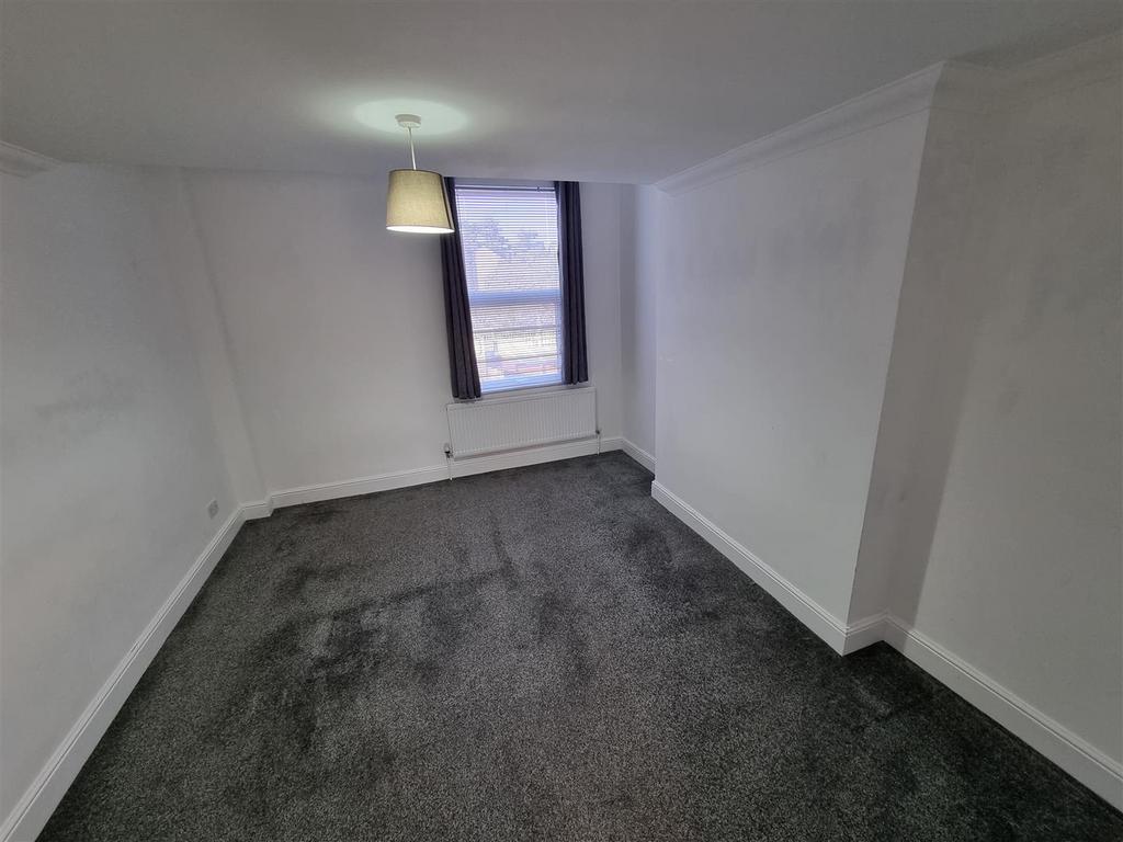 Flat 3 8 Kingsmead Bedroom.jpg