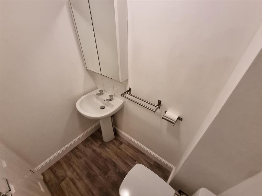 Flat 3 8 Kingsmead Bathroom 2.jpg