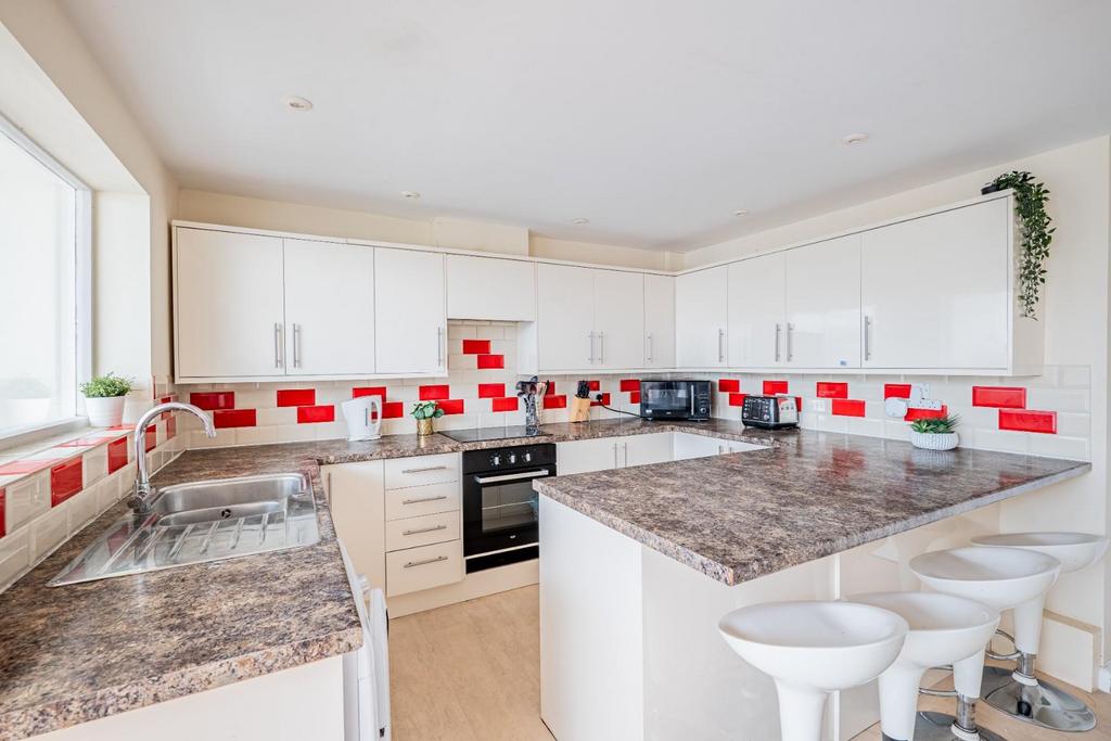 6 Stanway Close BA2 2 UR-15.jpg