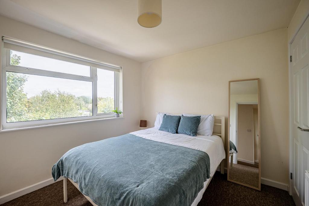 6 Stanway Close BA2 2 UR-37.jpg