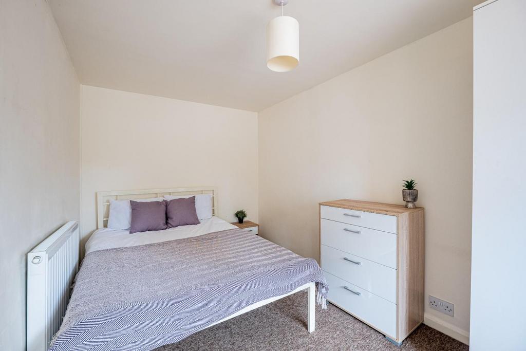 6 Stanway Close BA2 2 UR-18.jpg