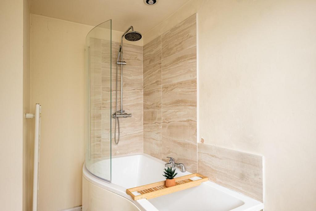 6 Stanway Close BA2 2 UR-28.jpg