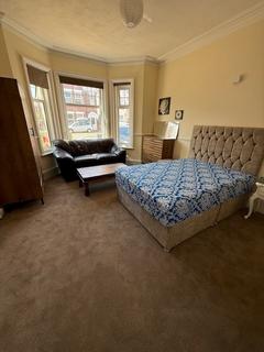 1 bedroom in a house share to rent, Shelbourne Road, Bournemouth, BH8