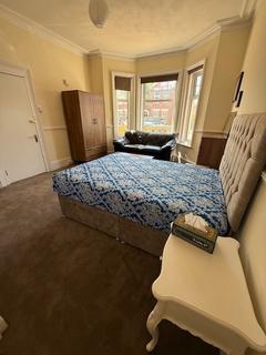 1 bedroom in a house share to rent, Shelbourne Road, Bournemouth, BH8