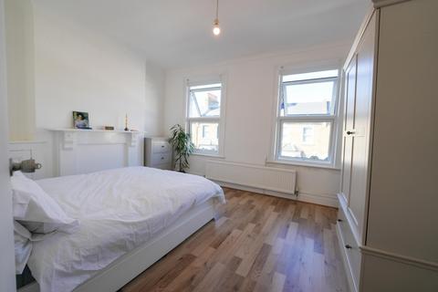 5 bedroom house share to rent, Alloa Road, London SE8