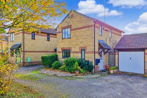 8 Birch Close, Woodford Halse, NN11 3NF