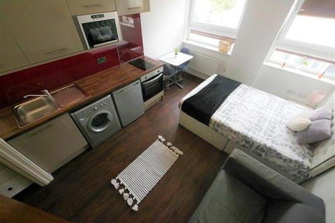 Studio to rent, Flat 6 Hill House, Bournemouth BH1