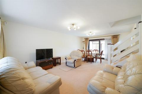 3 bedroom semi-detached house for sale, Rowland Avenue, Harrow HA3
