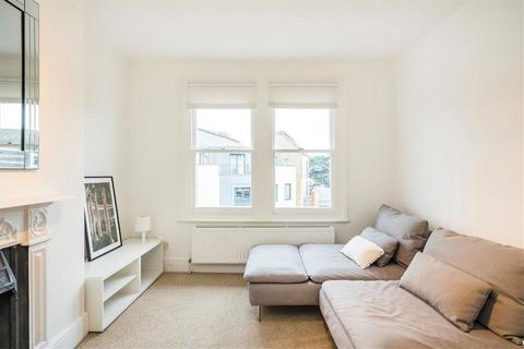2 bedroom flat to rent, The Broadway, London SW13