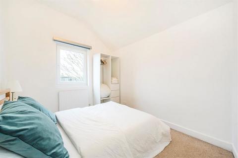 2 bedroom flat to rent, The Broadway, London SW13