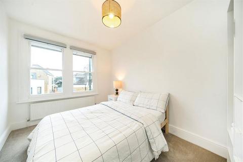 2 bedroom flat to rent, The Broadway, London SW13