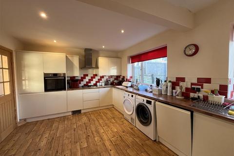 undefined, Greengates Avenue, Bradford BD12