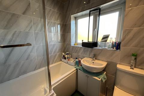 undefined, Greengates Avenue, Bradford BD12