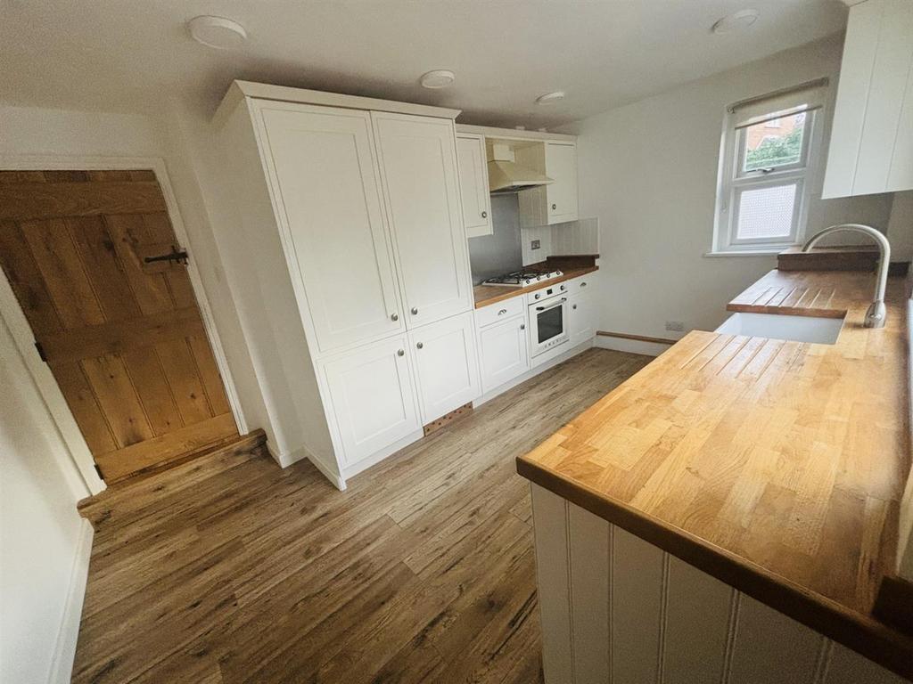 Kitchen...jpg