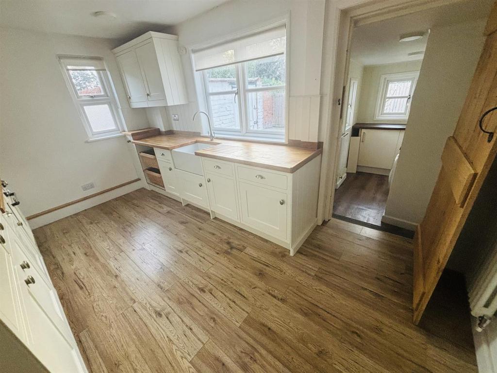Kitchen.....jpg