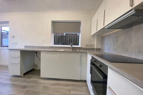 3 bedroom semi-detached house to rent, Churchill Avenue, Boothville, NN3 6NY
