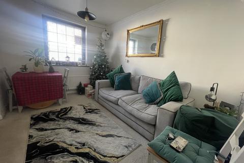2 bedroom cottage to rent, High Street Walton, Felixstowe