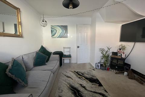 2 bedroom cottage to rent, High Street Walton, Felixstowe