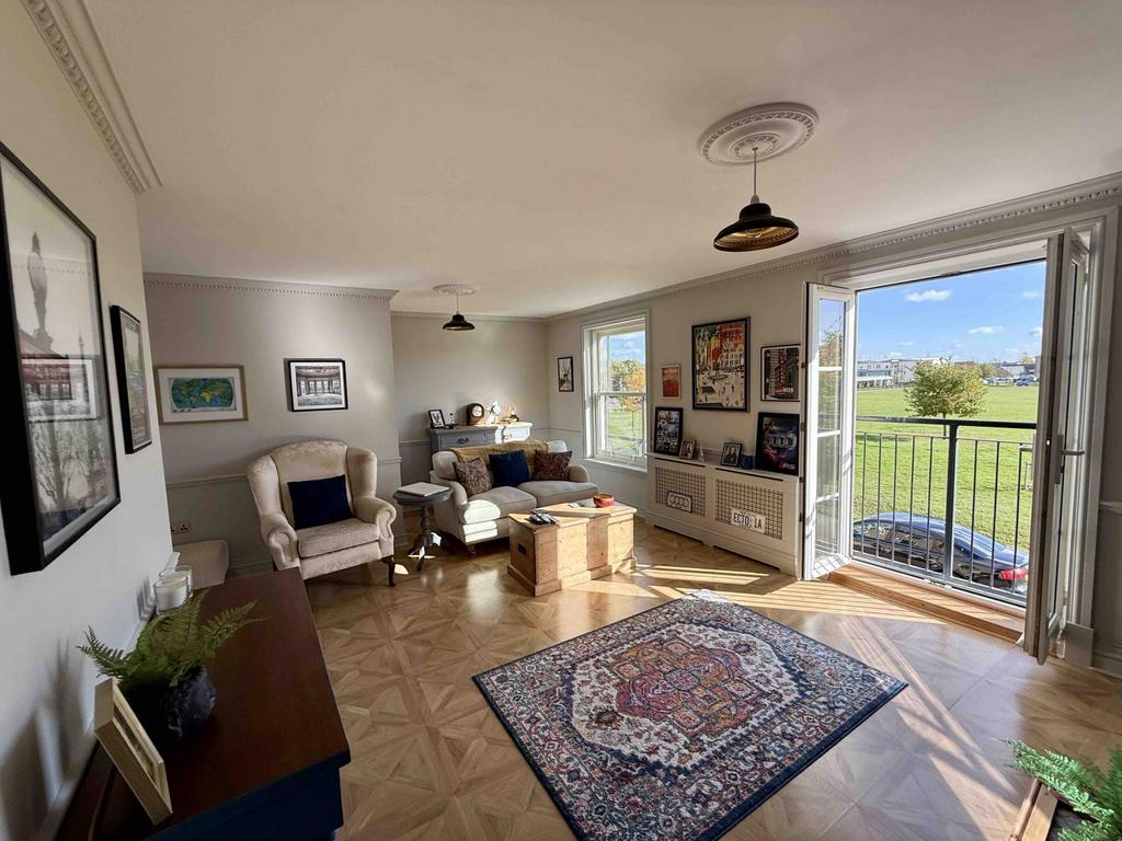 2 Bedroom Town House For Sale