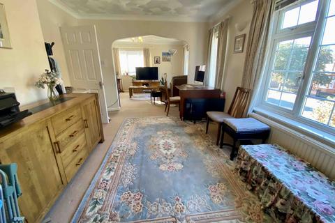3 bedroom apartment for sale, Beatrice Avenue, Old Felixstowe, IP11