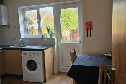 2 bedroom house to rent, Crows Grove, Bristol BS32