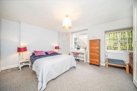 2 bedroom flat for sale, Burton Street, London WC1H