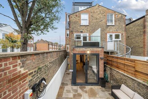 4 bedroom end of terrace house to rent, Cranbury Road, Sands End, London, SW6