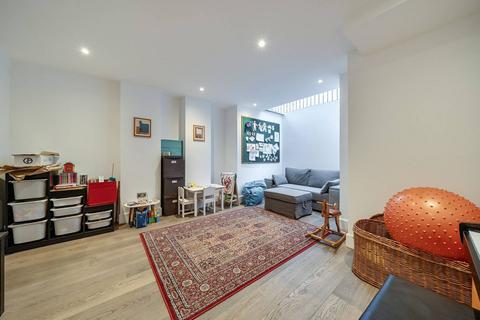 4 bedroom end of terrace house to rent, Cranbury Road, Sands End, London, SW6