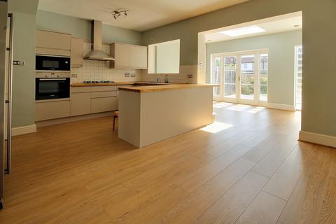 4 bedroom terraced house to rent, Durban Road, Beckenham, BR3