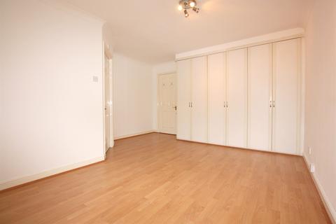 2 bedroom flat to rent, Langham Court, Holmbrook Drive, Hendon, NW4