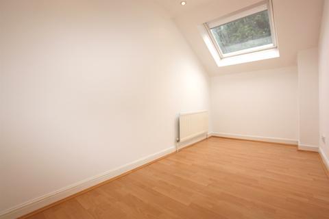 2 bedroom flat to rent, Langham Court, Holmbrook Drive, Hendon, NW4
