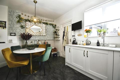 3 bedroom semi-detached house for sale, James Reckitt Avenue, Hull