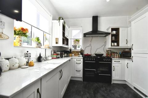 3 bedroom semi-detached house for sale, James Reckitt Avenue, Hull