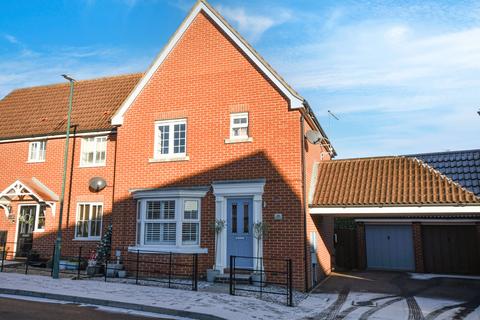 3 bedroom semi-detached house for sale, Eglinton Drive, Chancellor Park, Chelmsford