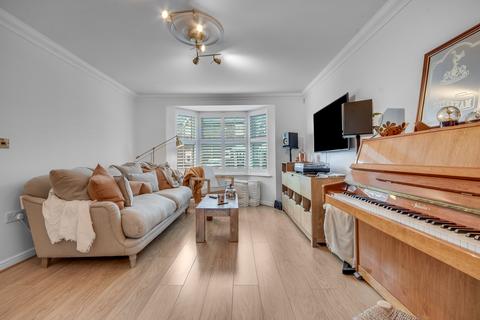 3 bedroom semi-detached house for sale, Eglinton Drive, Chancellor Park, Chelmsford