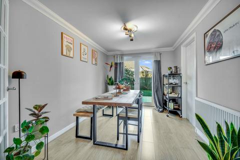 3 bedroom semi-detached house for sale, Eglinton Drive, Chancellor Park, Chelmsford