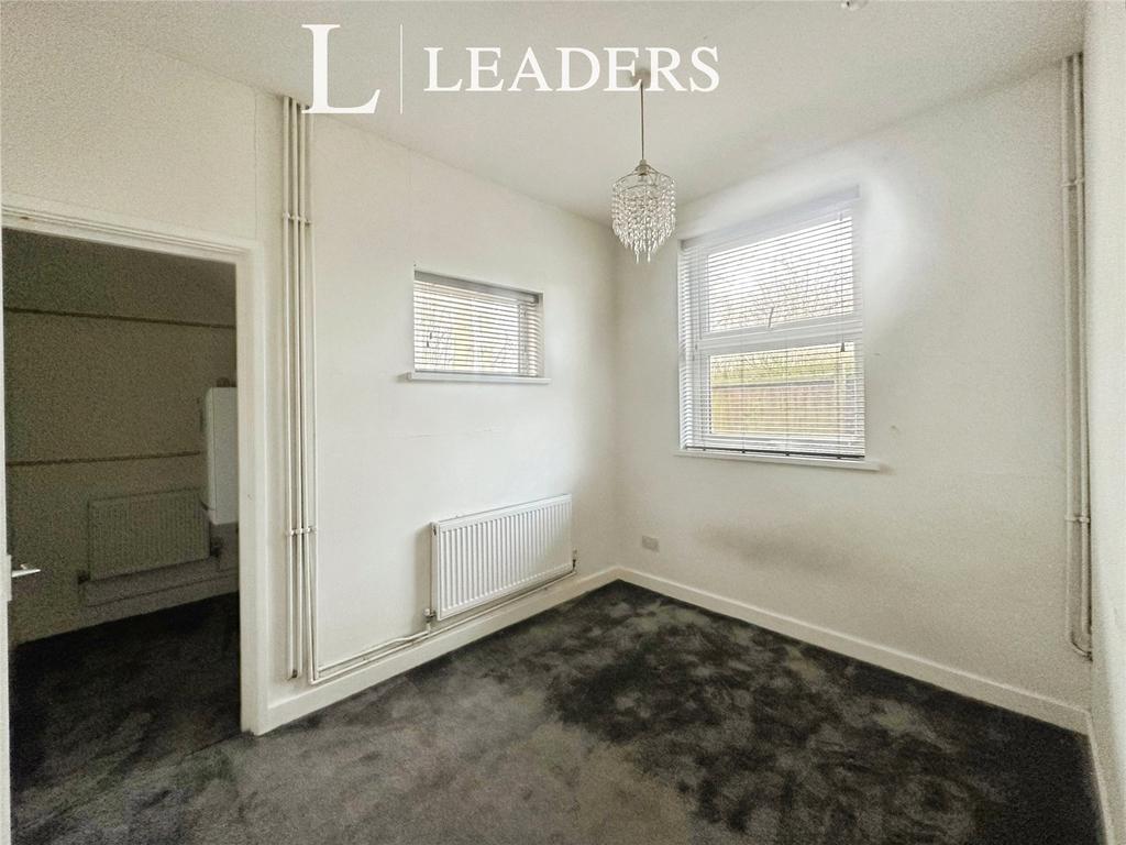 Master Bedroom (3)