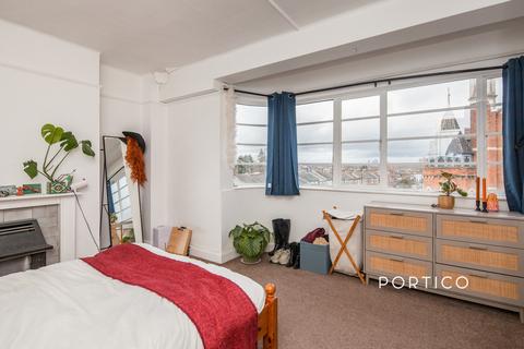 2 bedroom flat to rent, Forest Hill Road, London,                  Vb, SE22