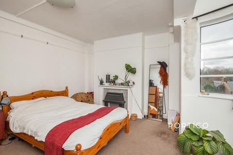 2 bedroom flat to rent, Forest Hill Road, London,                  Vb, SE22