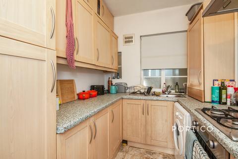 2 bedroom flat to rent, Forest Hill Road, London,                  Vb, SE22