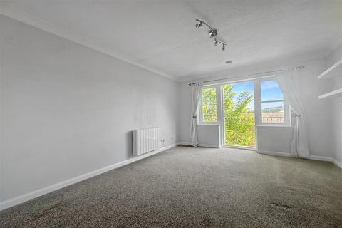 1 bedroom flat for sale, Alexandra Park, Queen Alexandra Road, High Wycombe HP11